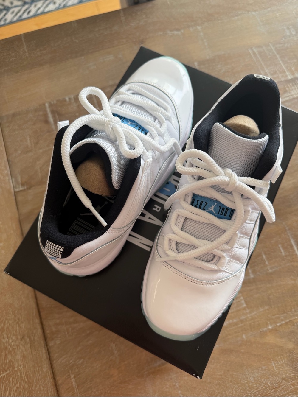 Jordan 11 Retro Low Legend Blue GS 5.5Y Women’s 7 White Blue 528896-117 w/ Box